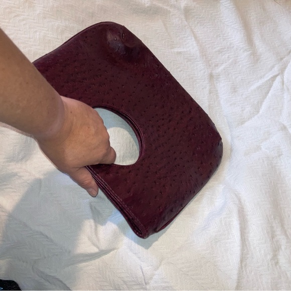 Unique Giannini Clutch with Magnetic closure; Maroon Ostrich - Picture 2 of 6